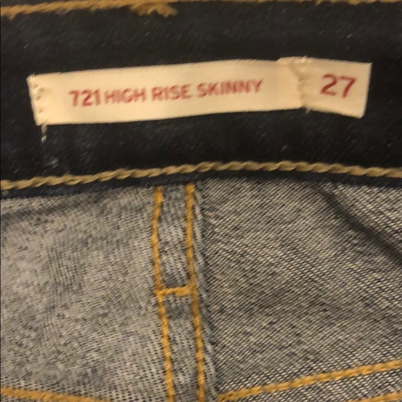 Bloggers Favorite Levi’s with holes - Picture 3 of 3